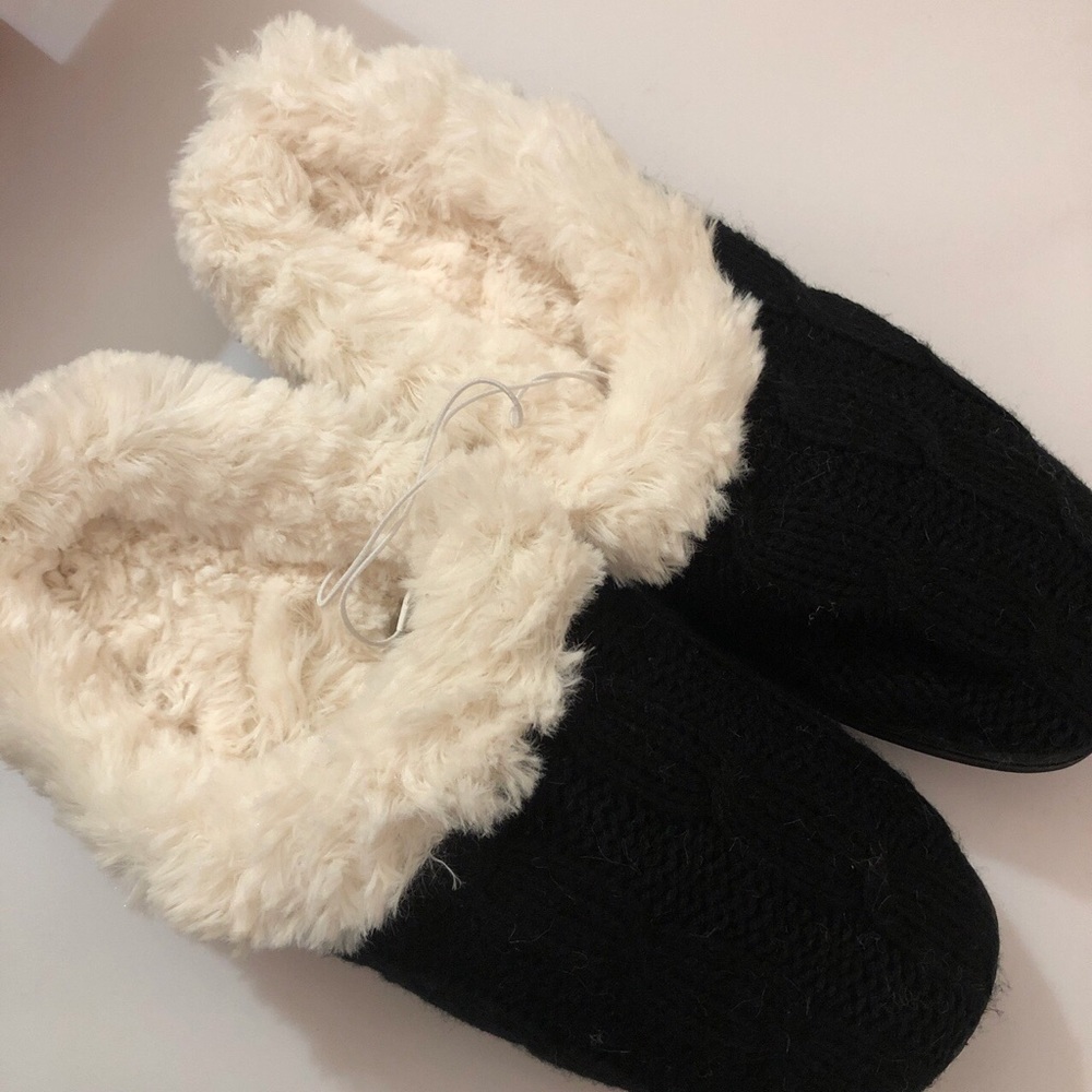 black knit fuzzy slippers